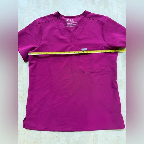 FIGS Catarina Scrub Top Size M Pocket Dark Magenta Purple #2189 “ROCK ON” - Picture 4 of 6